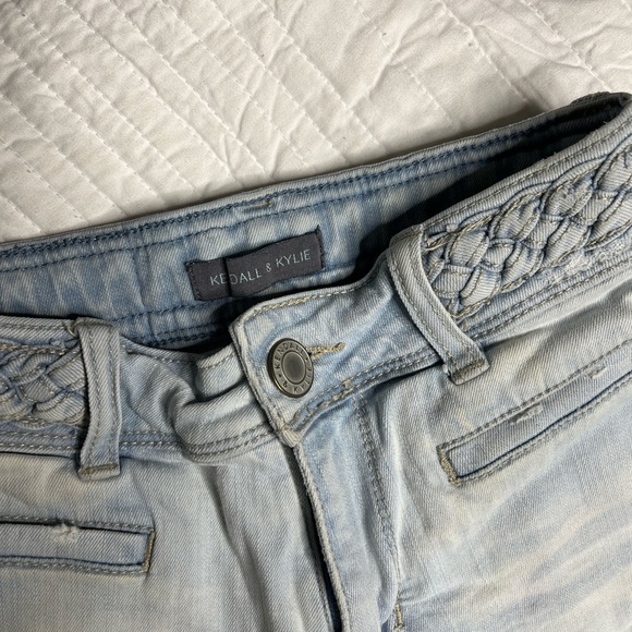 Kendall & Kylie Jean Shorts - Picture 5 of 5
